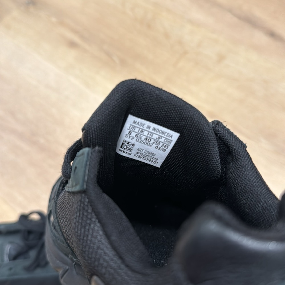 Sneakers - Picture 2 of 3